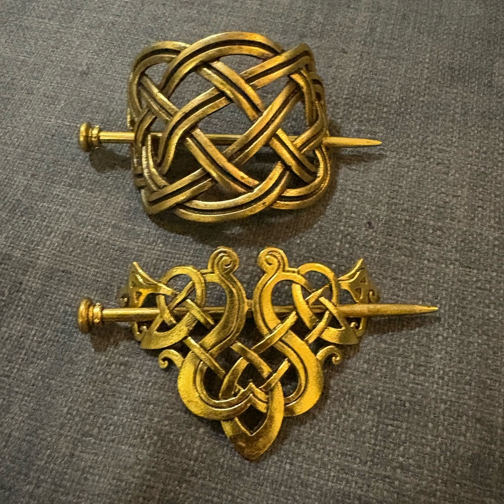 NWOT Intricate Gold Knot Hair Accessories